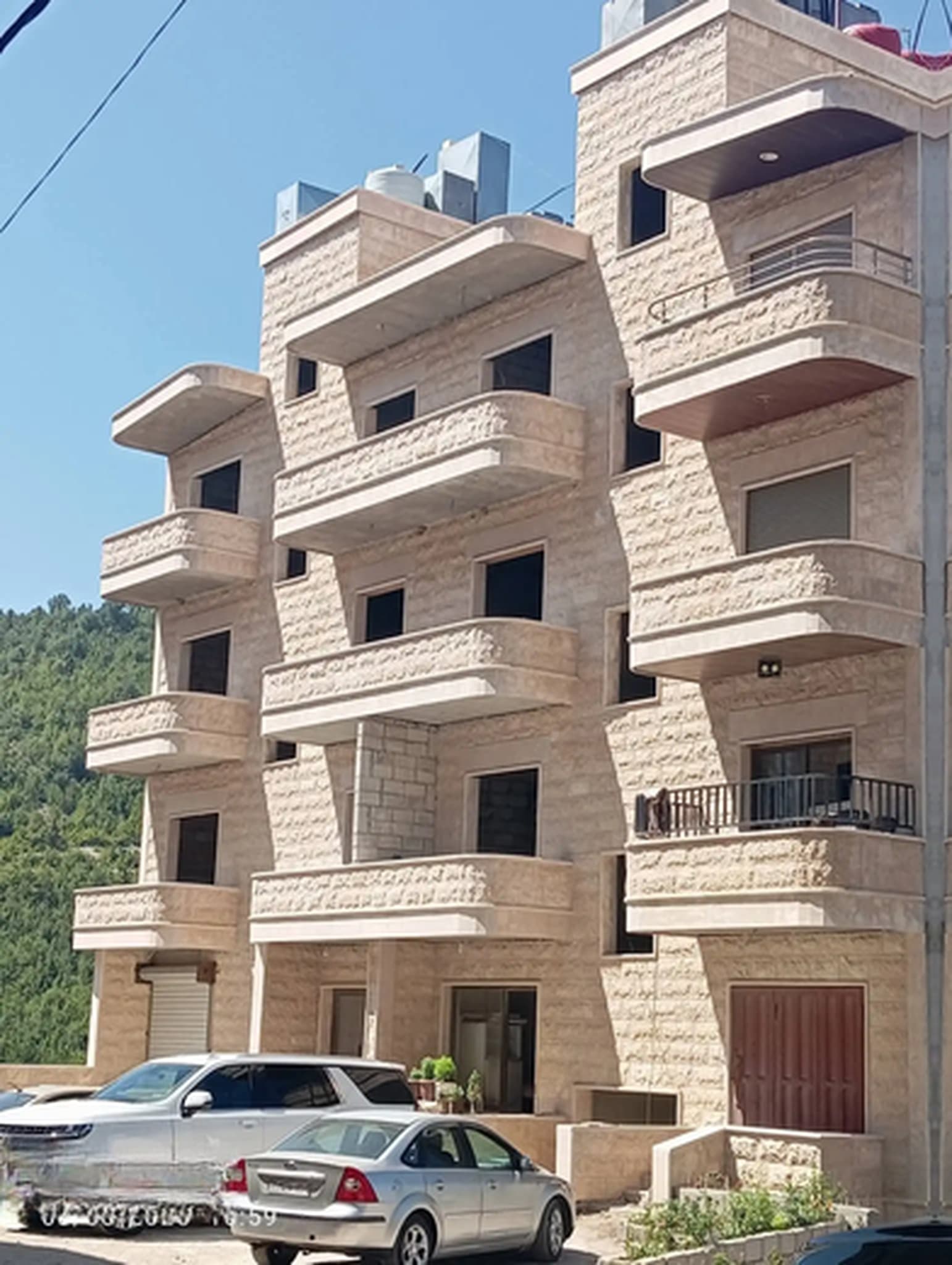 شقة للبيع في Slunfe / Ain Al-Beda، اللاذقية
